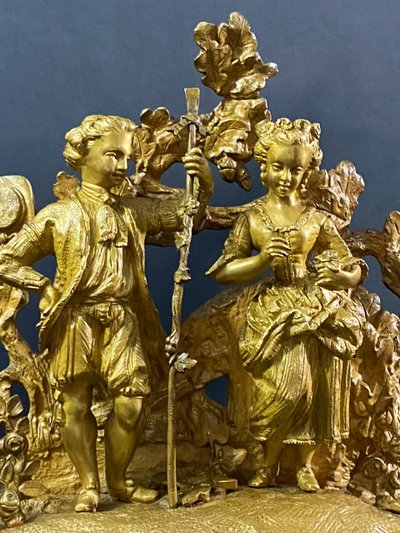 Pendule XIXe au jeune coupe romantique en bronze doré époque 1830