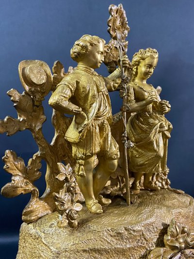 Pendule XIXe au jeune coupe romantique en bronze doré époque 1830