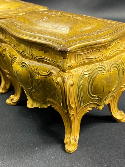 Coppia di portagioie in bronzo laccato giallo in stile Luigi XV, inizio XX secolo