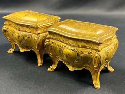 Coppia di portagioie in bronzo laccato giallo in stile Luigi XV, inizio XX secolo
