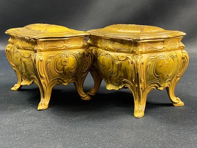 Coppia di portagioie in bronzo laccato giallo in stile Luigi XV, inizio XX secolo