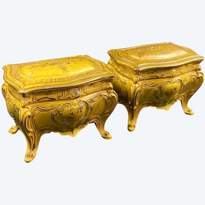 Coppia di portagioie in bronzo laccato giallo in stile Luigi XV, inizio XX secolo