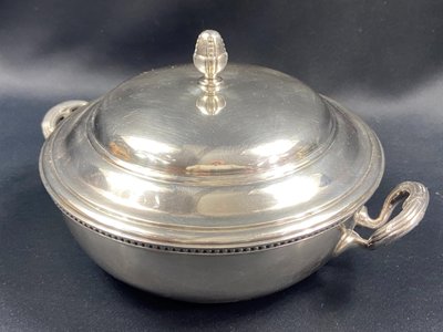 Piatto per verdure argentato in stile Luigi XVI firmato ERCUIS