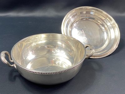 Piatto per verdure argentato in stile Luigi XVI firmato ERCUIS