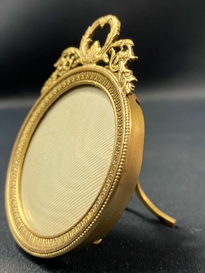 Cadre miniature à poser ou à suspendre en bronze doré fin XIXe style Louis XVI