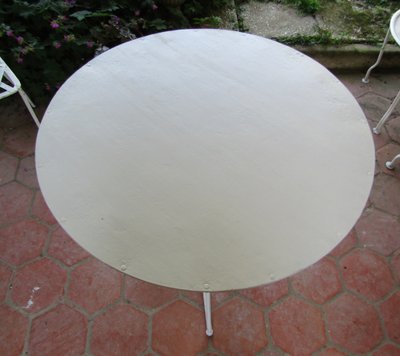 Garden pedestal table