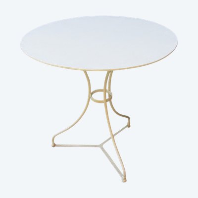 Garden pedestal table