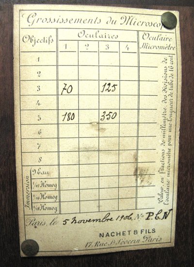 Microscopio Nachet Parigi 1906. Nella sua custodia in mogano, con ottica.