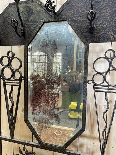 PACEMANTEAU - Art Nouveau cloakroom in hammered iron