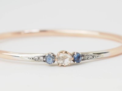 Art Nouveau bangle bracelet in two-tone gold, sapphires and diamonds
