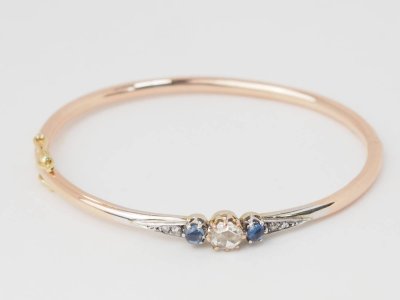 Art Nouveau bangle bracelet in two-tone gold, sapphires and diamonds