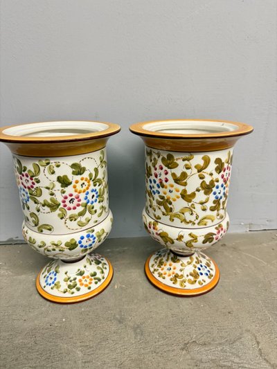 Coppia di vasi in maiolica dipinta metà '900 manifattura Firenze MTC h 24cm