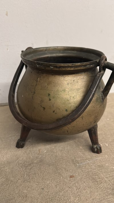 Chaudron antique à trois pieds, XVIIIe siècle, 25x23 cm