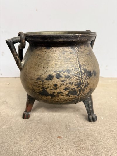 Chaudron antique à trois pieds, XVIIIe siècle, 25x23 cm