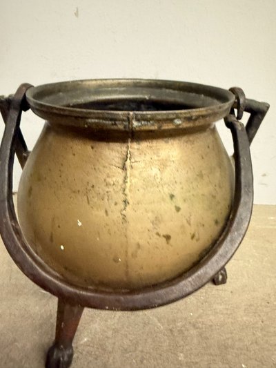 Chaudron antique à trois pieds, XVIIIe siècle, 25x23 cm