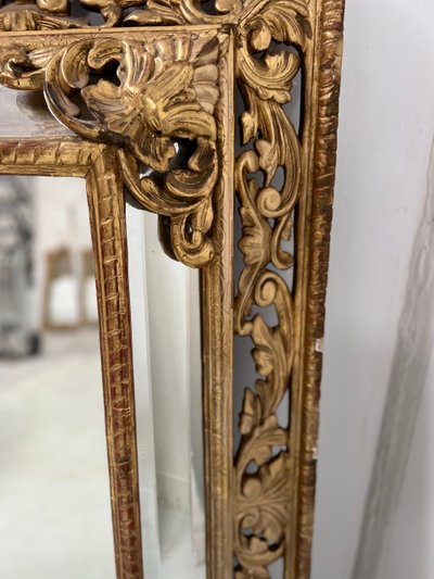 Miroir a pare closes de style Louis XIV en bois et stuc doré XIX siècle