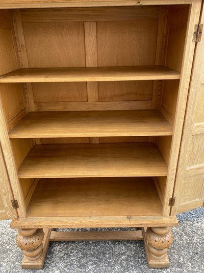- Cabinet Art Deco En Chene Et Cuir, De Style Neoclassique Circa 1940/1950