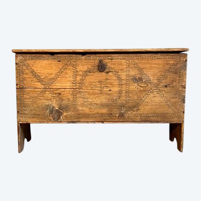 Cassapanca rustica incisa del 1800