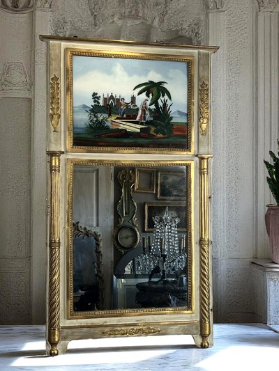 Antike Trume aus dem 19. Jahrhundert mit romantischer Szene unter Glas