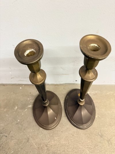 Pair of Art Deco candelabra candlesticks. 1940 in bronze, h28cm