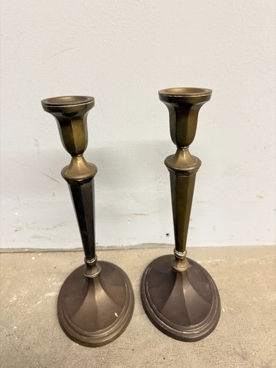 Pair of Art Deco candelabra candlesticks. 1940 in bronze, h28cm