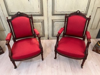 Coppia di poltrone in stile Luigi XVI modellate e intagliate 19° secolo