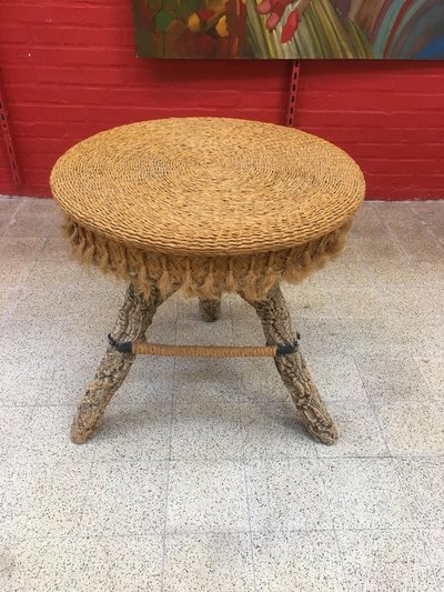 Volkskunstwerk. Tischset, 4 Hocker aus Baumstämmen, Bast, um 1970