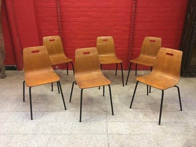 Suite De 6 Chaises Empilables En Bois Thermoformé, Circa 1950