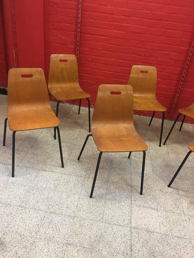 Suite De 6 Chaises Empilables En Bois Thermoformé, Circa 1950