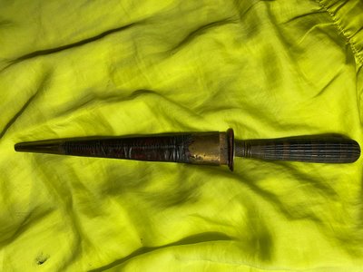 Lovely fine 17th century Persian dagger with sculpted handle and inlaid, faceted, polished steel blade