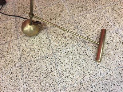 Lampada da terra vintage in ottone e metallo laccato, Italia circa 1950/1960