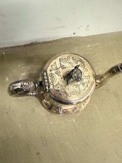 Théière ancienne en argent de Sheffield, fin du XIXe siècle, marquée sur le dessous, 22x24cm