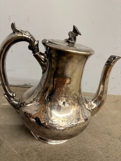 Théière ancienne en argent de Sheffield, fin du XIXe siècle, marquée sur le dessous, 22x24cm