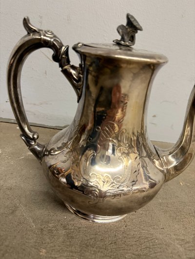Théière ancienne en argent de Sheffield, fin du XIXe siècle, marquée sur le dessous, 22x24cm