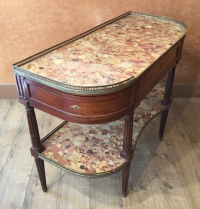 Une console desserte Louis XVI en acajou