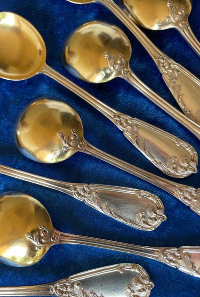 18 ice cream scoops.