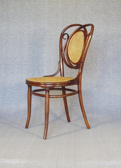 Sedia Thonet N°22 del 1890, canalizzazione recente.