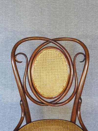 Sedia Thonet N°22 del 1890, canalizzazione recente.