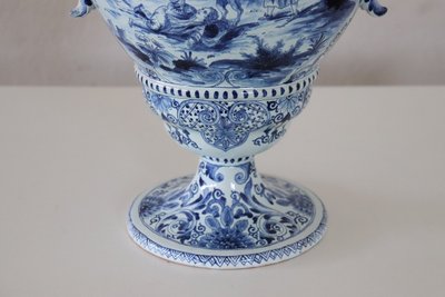 antike Vase aus Majolika aus dem 19. Jahrhundert