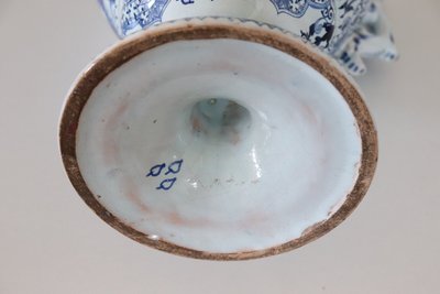 antike Vase aus Majolika aus dem 19. Jahrhundert