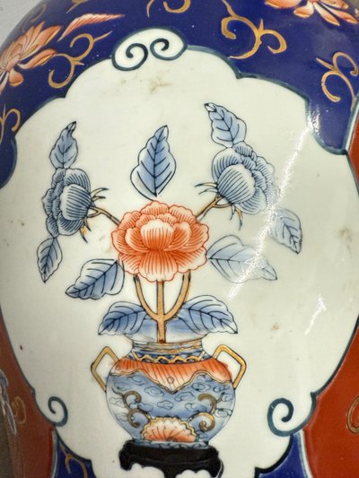 Vase japonais ancien, début du 20e siècle, signé à la base, h 55 cm.