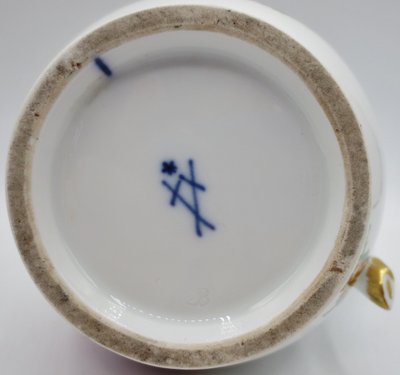Caffettiera in porcellana di Meïssen, XVIII secolo.