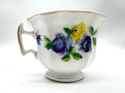 Paris porcelain cup and saucer - Louis-Philippe period - Floral decoration and gilding
