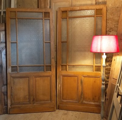 Deux Anciennes Larges Portes Vitrées De Magasin Boutique Cloison Vitrée Pose Galandage