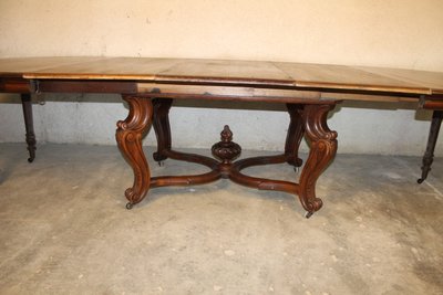Table de salle à manger en noyer avec ses 3 allonges style Louis XV ép. 19ème long : 3 mètres