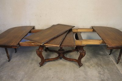 Table de salle à manger en noyer avec ses 3 allonges style Louis XV ép. 19ème long : 3 mètres
