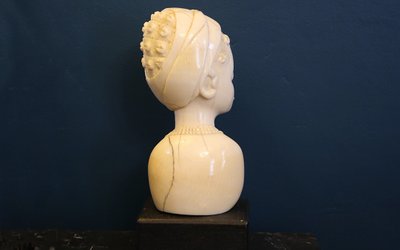 Busto femminile in avorio Inizio XX secolo