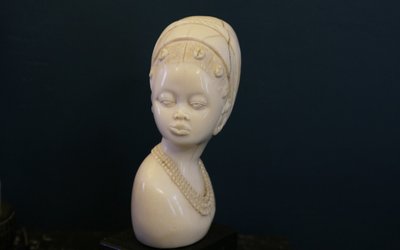 Busto femminile in avorio Inizio XX secolo