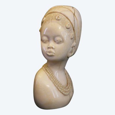 Busto femminile in avorio Inizio XX secolo
