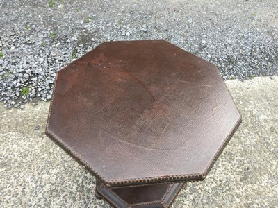 Haut Gueridon Art Deco En Cuir Et Chene Circa 1930
